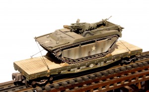 BSA8.1-FC3.2USA_LVT4w:105mm Howitzer Load on 42' Flat Car~2_0186