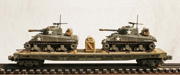 US Army M4A3 Sherman Tanks w/75mm & 105mm Turrets on 50′ Flat Car USAX23031(MV8AA.1-FC6.2USA)