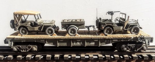 US Army Willys Jeep w/30 Cal. Machine Gun & Willys Jeep w/Cover & Tow Trailer w/Gas Cans on 40′ Flat Car, U.S.A. U.S.A.223097(MV4DA-FC2.2USA)_Operates on 3-Rail “O”Gauge track  • Available Today • (CTN 31)